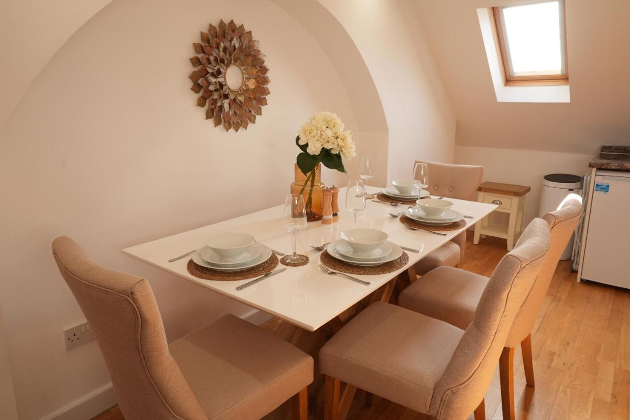 The Loft - King Bed, Central, Entire Apartment CBG エクステリア 写真