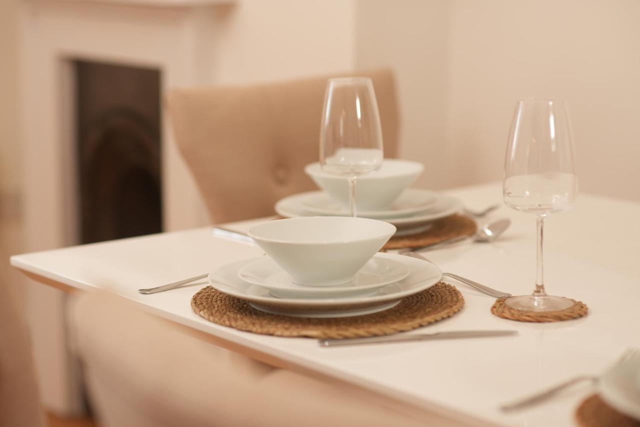 The Loft - King Bed, Central, Entire Apartment CBG エクステリア 写真