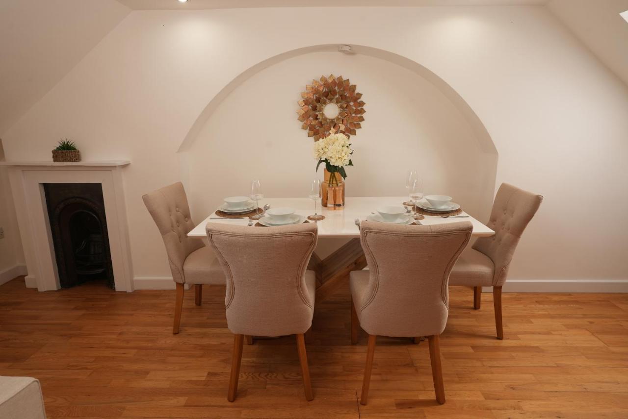 The Loft - King Bed, Central, Entire Apartment CBG エクステリア 写真