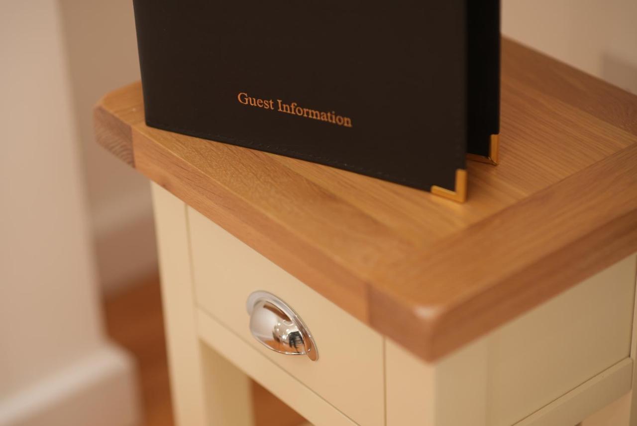 The Loft - King Bed, Central, Entire Apartment CBG エクステリア 写真